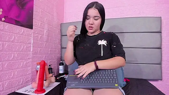 LYAA COLLINS  online show from 02-09-25, 03:23