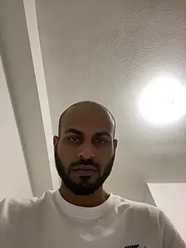 Snapshot of islandvybee55 chatting on 12-28-24, 02:33 islandvybee55 online show from 12-28-24, 02:33