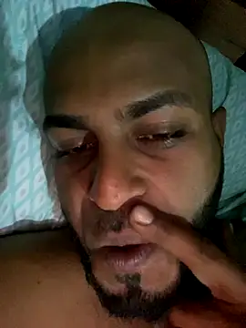 Snapshot of islandvybee55 chatting on 09-15-25, 06:57 islandvybee55 online show from 09-15-25, 06:57