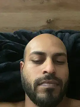 islandvybee55 online show from 04-03-26, 01:42