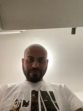 islandvybee55 online show from 04-10-26, 04:12