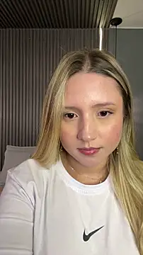 Snapshot of MiaPetit_ chatting on 12-04-25, 08:50 MiaPetit online show from 12-04-25, 08:50