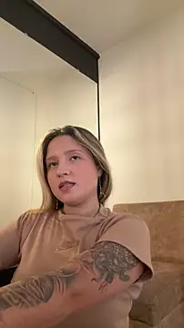 Snapshot of MiaPetit_ chatting on 12-20-25, 06:04 MiaPetit online show from 12-20-25, 06:04