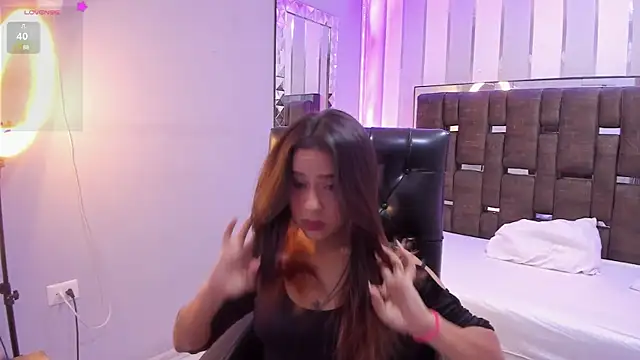 Snapshot of CookiesAndBoots chatting on 01-08-25, 05:05 CookiesAndBoots online show from 01-08-25, 05:05