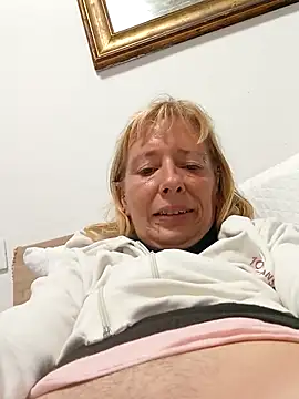 Snapshot of Ladykiss833 chatting on 10-05-25, 09:24 Ladykiss833 online show from 10-05-25, 09:24