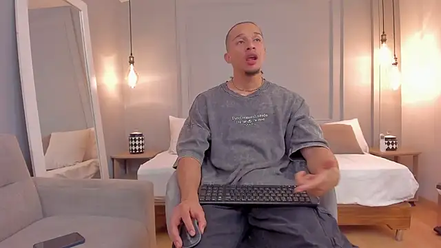 Dominick star online show from 11-10-25, 04:22