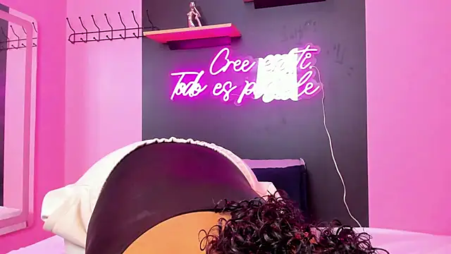 Sofi Fox  online show from 03-09-25, 11:47