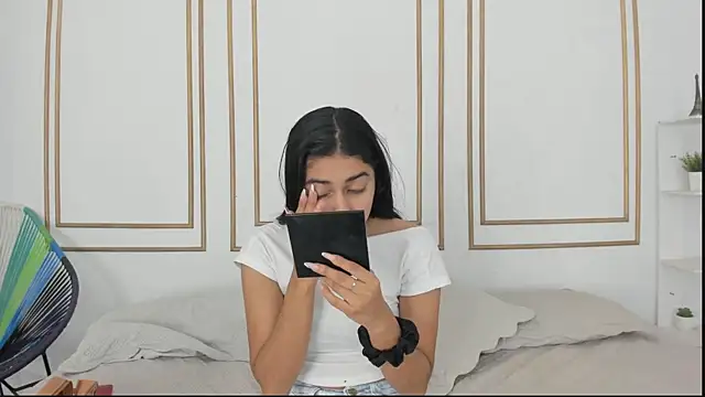 natalia aguirre1 online show from 03-14-25, 12:29