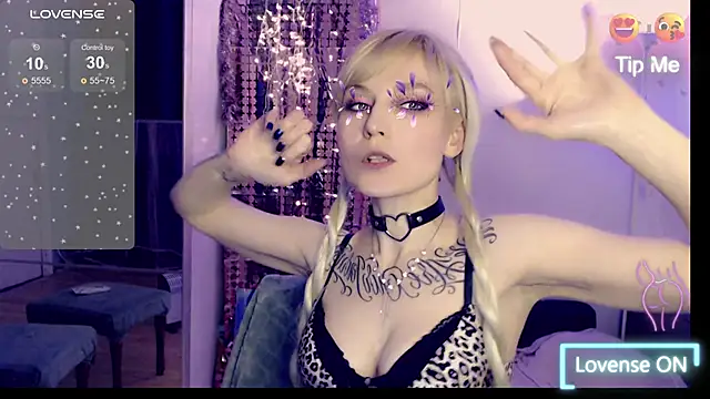 Snapshot of mischellemeow13 chatting on 12-22-24, 02:06 mischellemeow13 online show from 12-22-24, 02:06