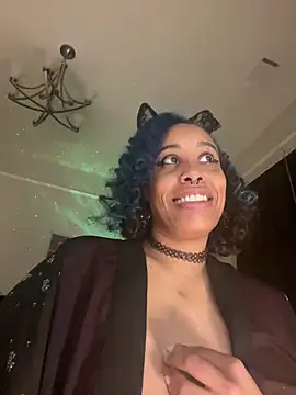 loveluna8 online show from 10-14-25, 09:43