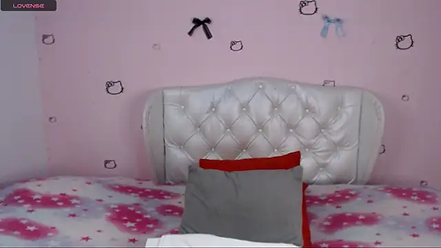 Snapshot of BrinaON chatting on 02-18-25, 11:08 BrinaON online show from 02-18-25, 11:08