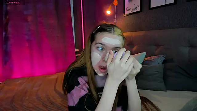 Lesi Moonie01 online show from 09-28-25, 07:47