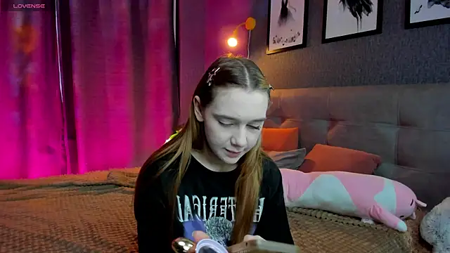 Lesi Moonie01 online show from 11-20-25, 09:20