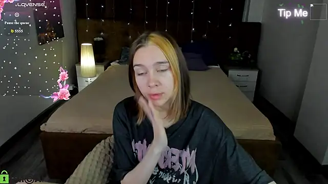 Lesi Moonie01 online show from 07-15-26, 02:39