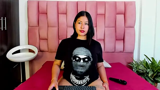 Snapshot of EmmaRossem chatting on 01-08-25, 07:45 EmmaRossem online show from 01-08-25, 07:45