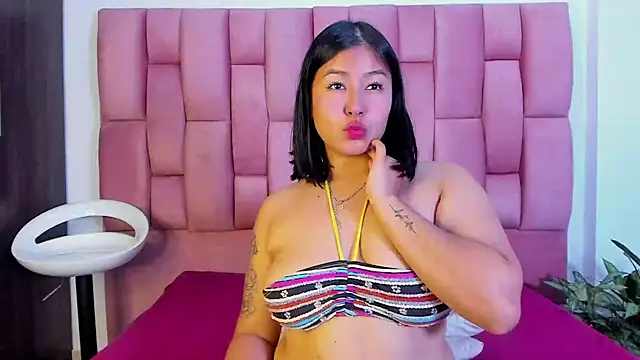 Snapshot of EmmaRossem chatting on 01-10-25, 10:25 EmmaRossem online show from 01-10-25, 10:25