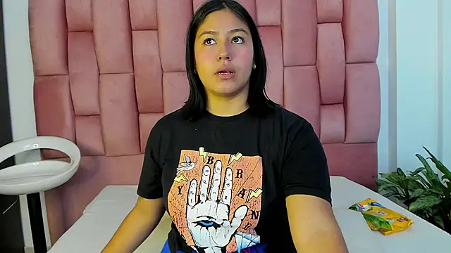 Snapshot of EmmaRossem chatting on 01-11-25, 07:38 EmmaRossem online show from 01-11-25, 07:38