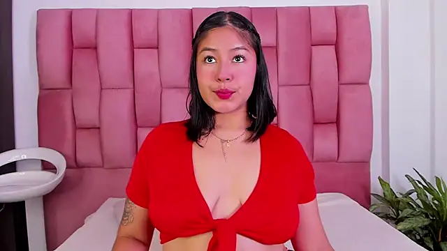 Snapshot of EmmaRossem chatting on 01-12-25, 07:42 EmmaRossem online show from 01-12-25, 07:42