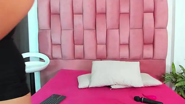 Snapshot of EmmaRossem chatting on 01-16-25, 08:03 EmmaRossem online show from 01-16-25, 08:03