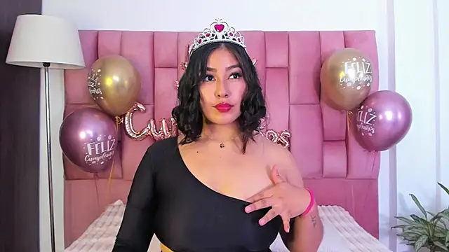 Snapshot of EmmaRossem chatting on 02-09-25, 08:13 EmmaRossem online show from 02-09-25, 08:13