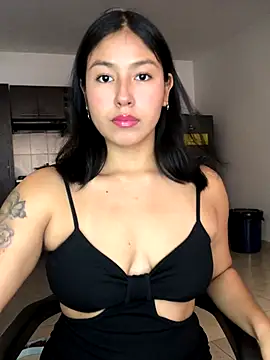 Snapshot of EmmaRossem chatting on 10-06-25, 07:33 EmmaRossem online show from 10-06-25, 07:33