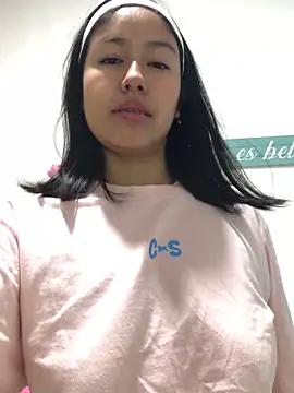 Snapshot of EmmaRossem chatting on 10-10-25, 06:29 EmmaRossem online show from 10-10-25, 06:29