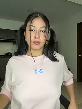 Snapshot of EmmaRossem chatting on 10-22-25, 07:46 EmmaRossem online show from 10-22-25, 07:46