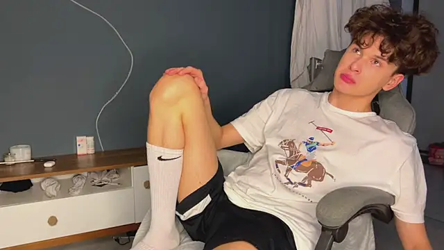 Snapshot of alyx_garden chatting on 12-26-24, 04:04 alyx garden online show from 12-26-24, 04:04