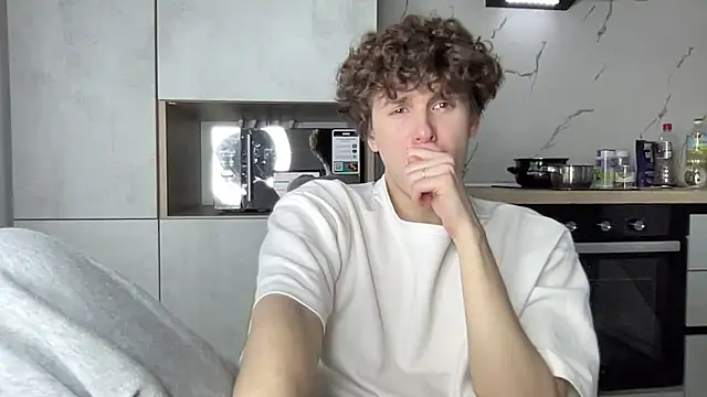 Snapshot of alyx_garden chatting on 02-25-26, 11:31 alyx garden online show from 02-25-26, 11:31