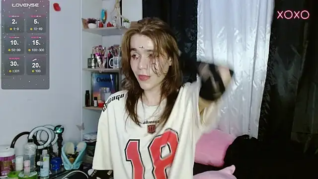 Snapshot of shun_sun chatting on 12-16-24, 05:38 shun sun online show from 12-16-24, 05:38