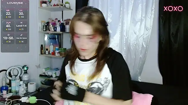 Snapshot of shun_sun chatting on 02-13-25, 01:50 shun sun online show from 02-13-25, 01:50