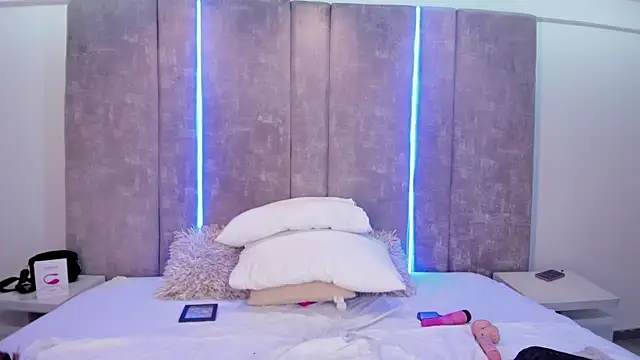 Snapshot of MaxiRogers chatting on 02-11-25, 10:50 MaxiRogers online show from 02-11-25, 10:50