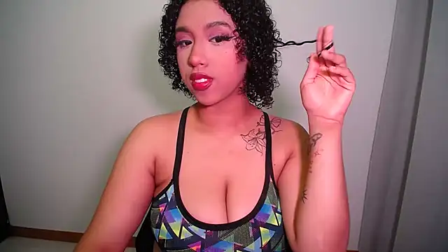 Snapshot of barbara_falcons chatting on 09-24-25, 02:26 barbara falcons online show from 09-24-25, 02:26