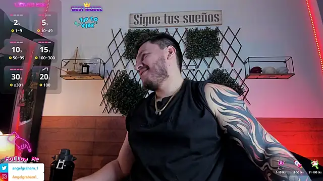 Snapshot of Angelgraham_1 chatting on 11-20-25, 05:23 Angelgraham 1 online show from 11-20-25, 05:23