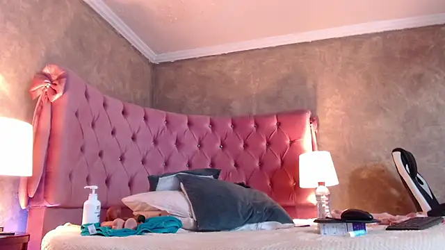 Snapshot of GabyPetit chatting on 01-31-25, 10:52 GabyPetit online show from 01-31-25, 10:52