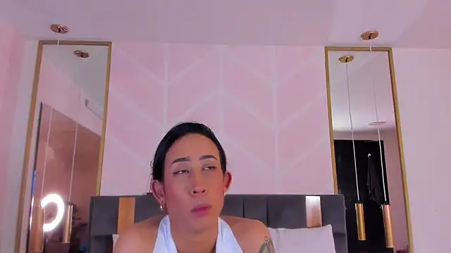 Snapshot of GabyPetit chatting on 11-07-25, 08:09 GabyPetit online show from 11-07-25, 08:09