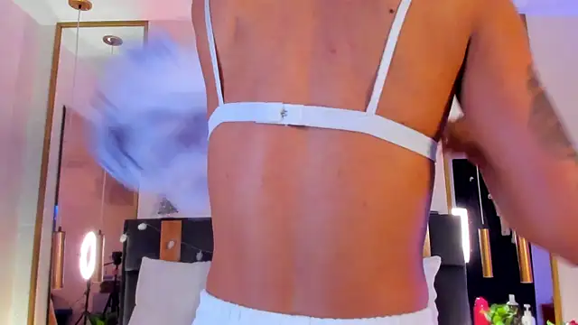 Snapshot of GabyPetit chatting on 11-18-25, 07:51 GabyPetit online show from 11-18-25, 07:51