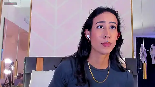 Snapshot of GabyPetit chatting on 11-26-25, 07:59 GabyPetit online show from 11-26-25, 07:59