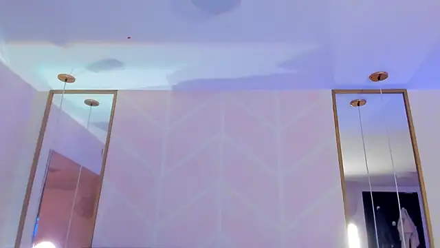 Snapshot of GabyPetit chatting on 11-27-25, 08:11 GabyPetit online show from 11-27-25, 08:11