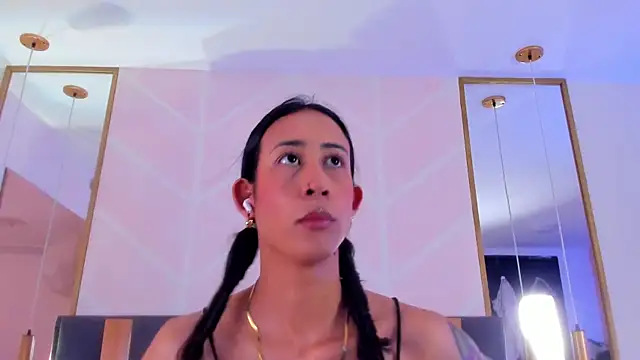 Snapshot of GabyPetit chatting on 11-30-25, 07:51 GabyPetit online show from 11-30-25, 07:51