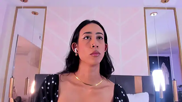 Snapshot of GabyPetit chatting on 12-04-25, 07:55 GabyPetit online show from 12-04-25, 07:55