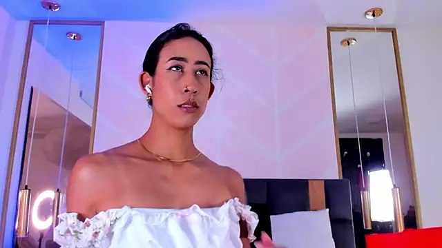 Snapshot of GabyPetit chatting on 12-17-25, 08:04 GabyPetit online show from 12-17-25, 08:04