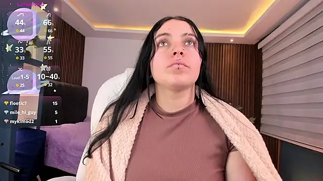 Snapshot of Lucy_Smith2 chatting on 12-06-24, 08:05 Lucy Smith2 online show from 12-06-24, 08:05