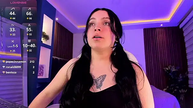 Snapshot of Lucy_Smith2 chatting on 01-09-25, 06:38 Lucy Smith2 online show from 01-09-25, 06:38