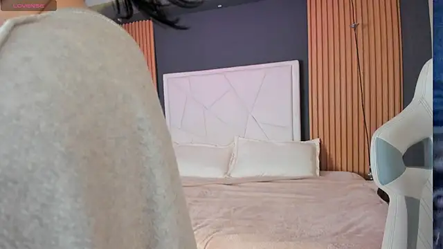 Snapshot of Lucy_Smith2 chatting on 09-24-25, 08:45 Lucy Smith2 online show from 09-24-25, 08:45