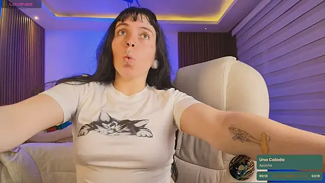 Snapshot of Lucy_Smith2 chatting on 10-27-25, 07:51 Lucy Smith2 online show from 10-27-25, 07:51