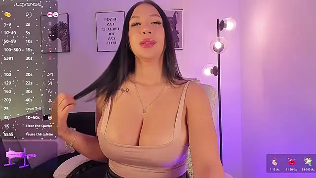 Snapshot of Emilyymilleer_ chatting on 04-28-26, 03:17 Emilyymilleer online show from 04-28-26, 03:17