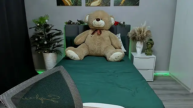 Snapshot of AlexaHarmon chatting on 01-28-25, 04:52 AlexaHarmon online show from 01-28-25, 04:52