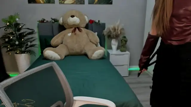 Snapshot of AlexaHarmon chatting on 01-30-25, 04:45 AlexaHarmon online show from 01-30-25, 04:45