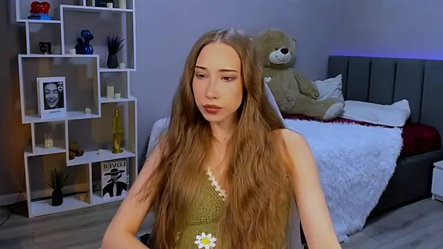 Snapshot of AlexaHarmon chatting on 11-25-25, 06:13 AlexaHarmon online show from 11-25-25, 06:13